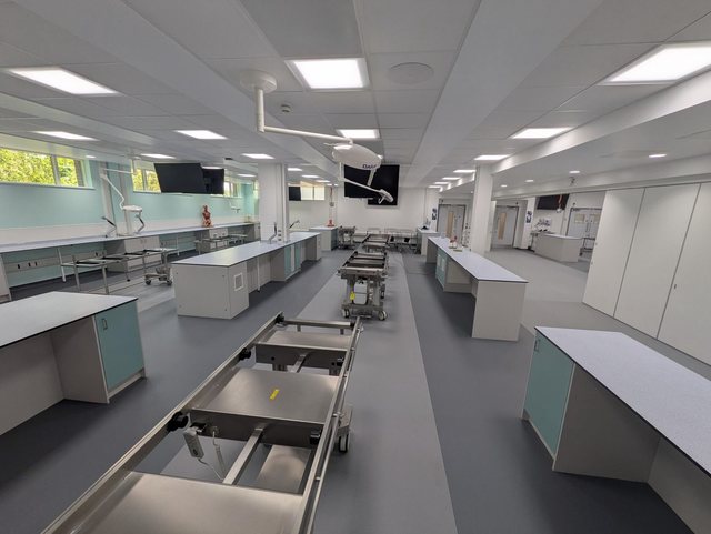 Dissection tables, teaching benches and overhead screens in the laboratory